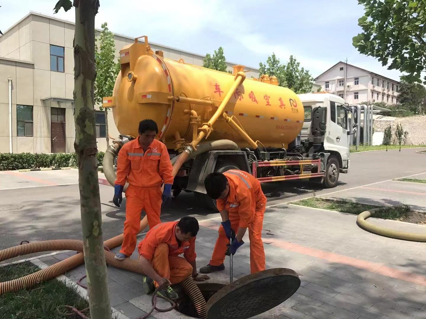 达坂城化粪池清理与5-8吨吸粪车施工效率分析